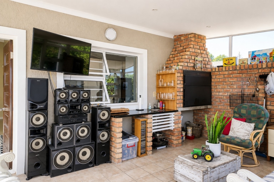 4 Bedroom Property for Sale in Fraaiuitsig Western Cape